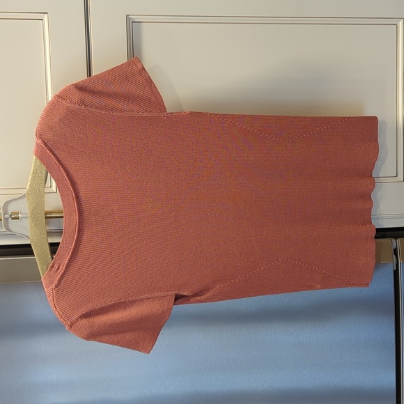 White House Black Market short sleeve ribbed top. Size M - Picture 6 of 8